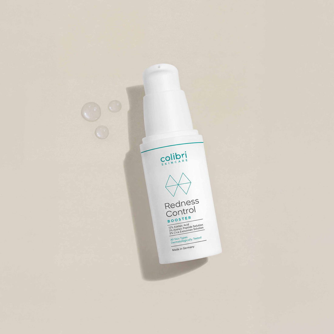 Flasche des Redness Control Boosters von colibri skincare mit klaren Tropfen des Produkts